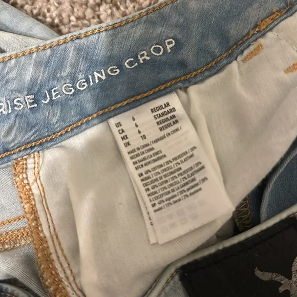 ✨AE 🦅 Distressed Skinny Crop✨ - Picture 6 of 6